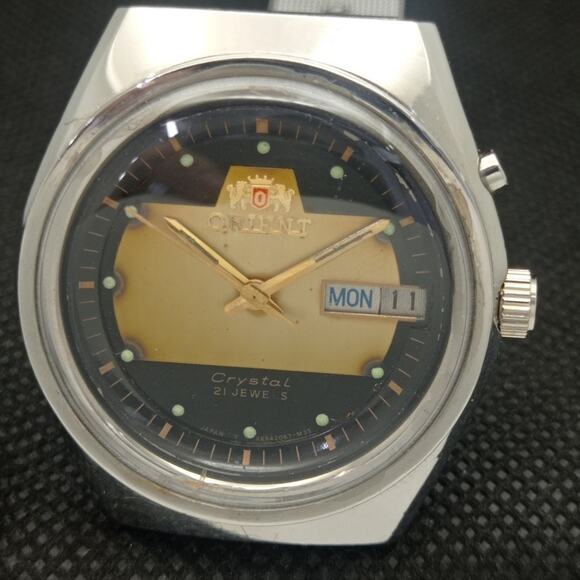 Vintage 1979 Orient Automatic Mens Silver Watch W/daydate & Gold accents - Picture 3 of 8